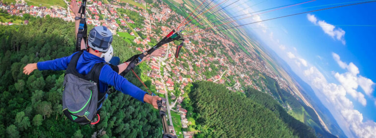 Tips & Trick First Time SkydivingA paraglider is a simple aircraft